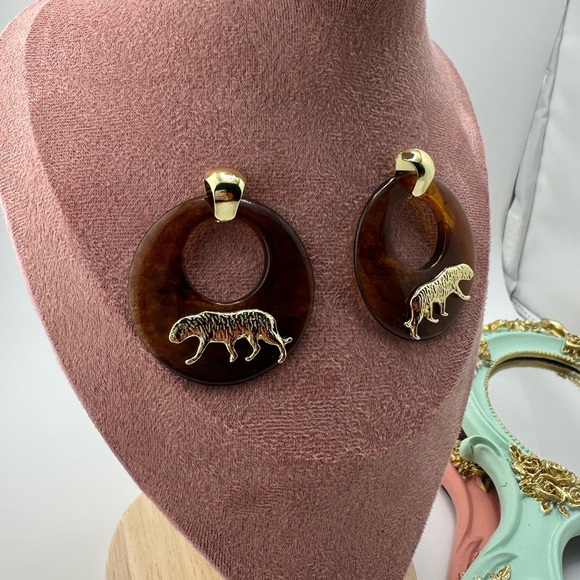 Anthropologie Gold Panthere Resin Brown Elegant Earrings - Picture 5 of 15